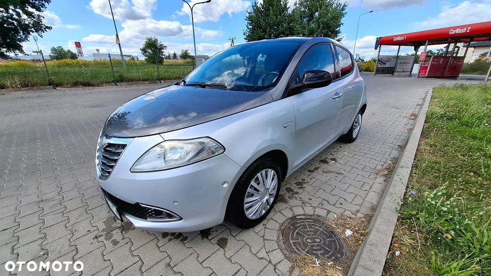 Lancia Ypsilon 0.9 Platinum S&S - 3