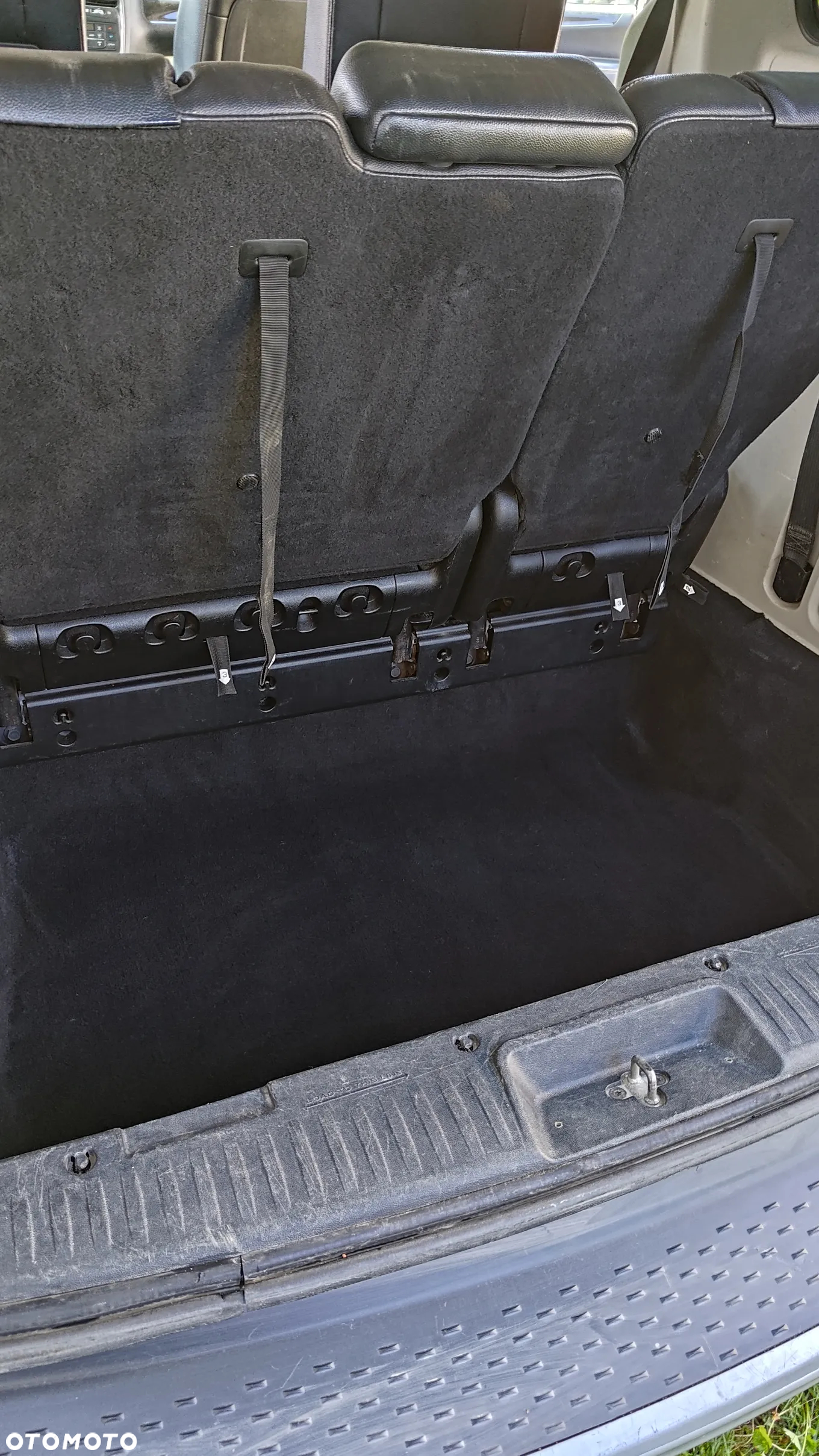 Chrysler Town & Country - 16