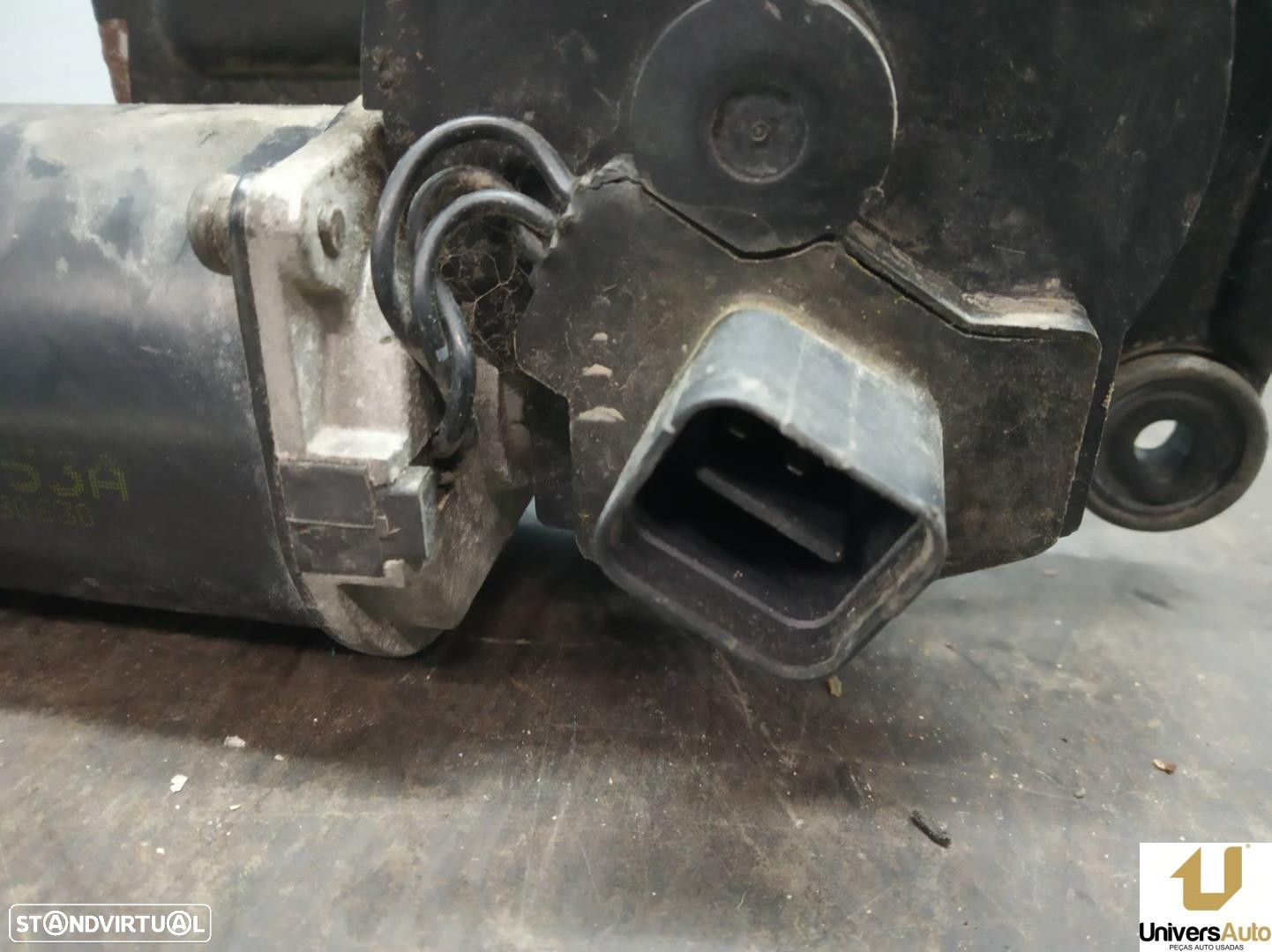 MOTOR LIMPA-VIDROS FRONTAL KIA CARNIVAL II 2003 - - 3