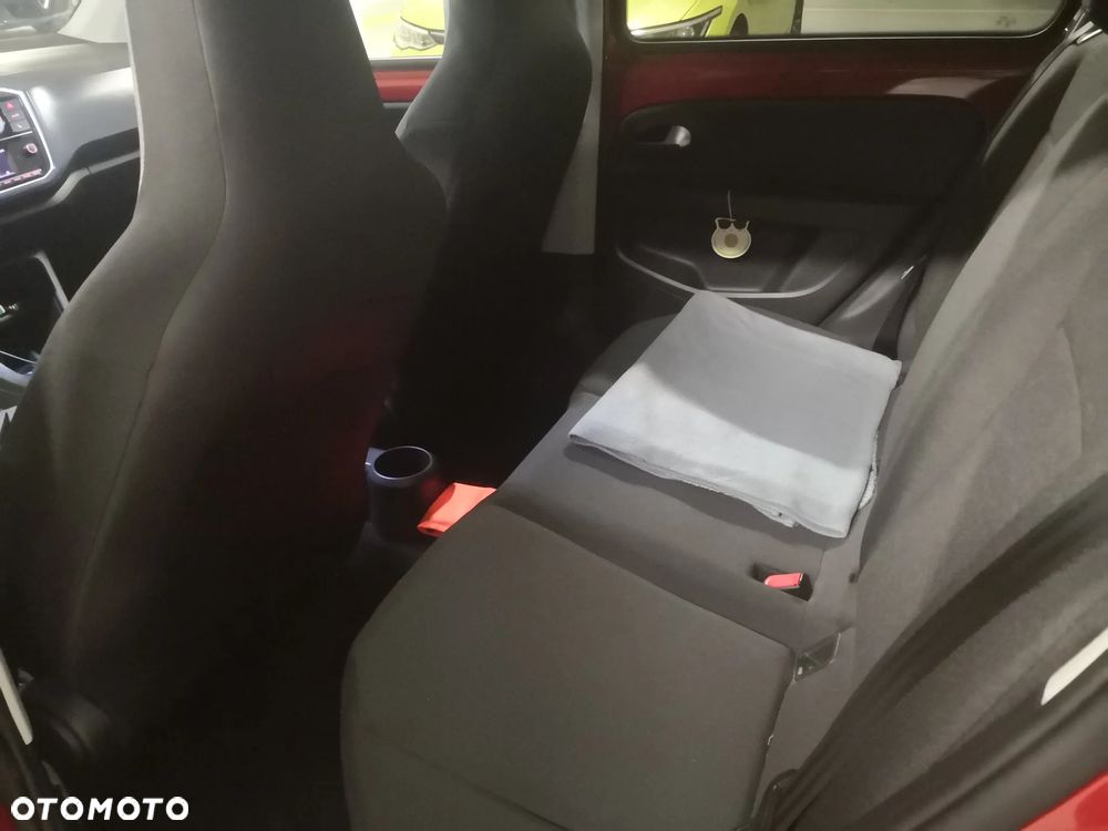 Volkswagen up! 1.0 Black Style - 17