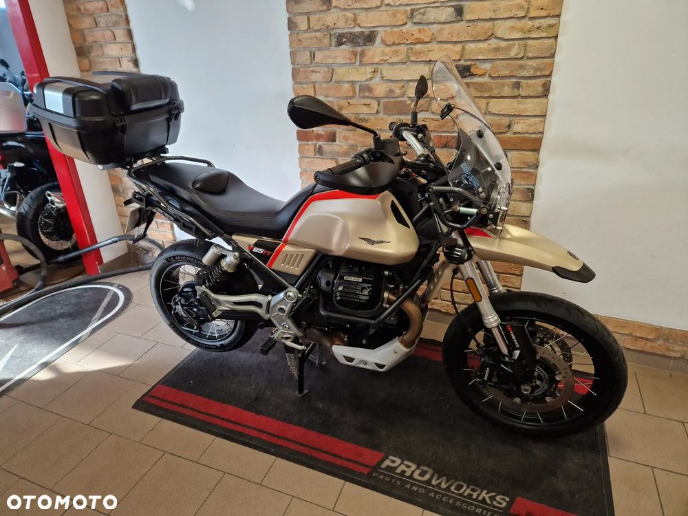 Moto Guzzi V85 - 2