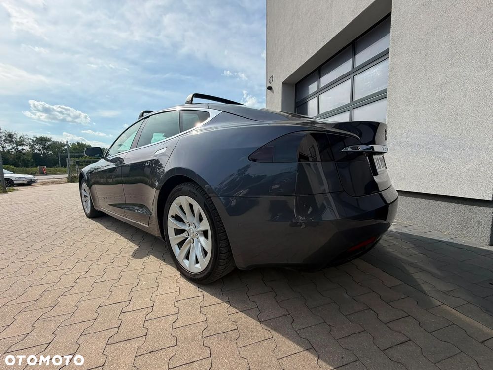 Tesla Model S - 3