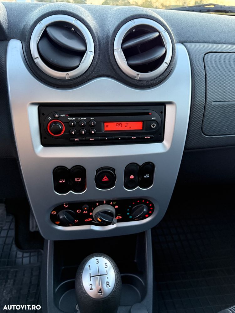 Dacia Sandero dCi 75 Laureate II - 8
