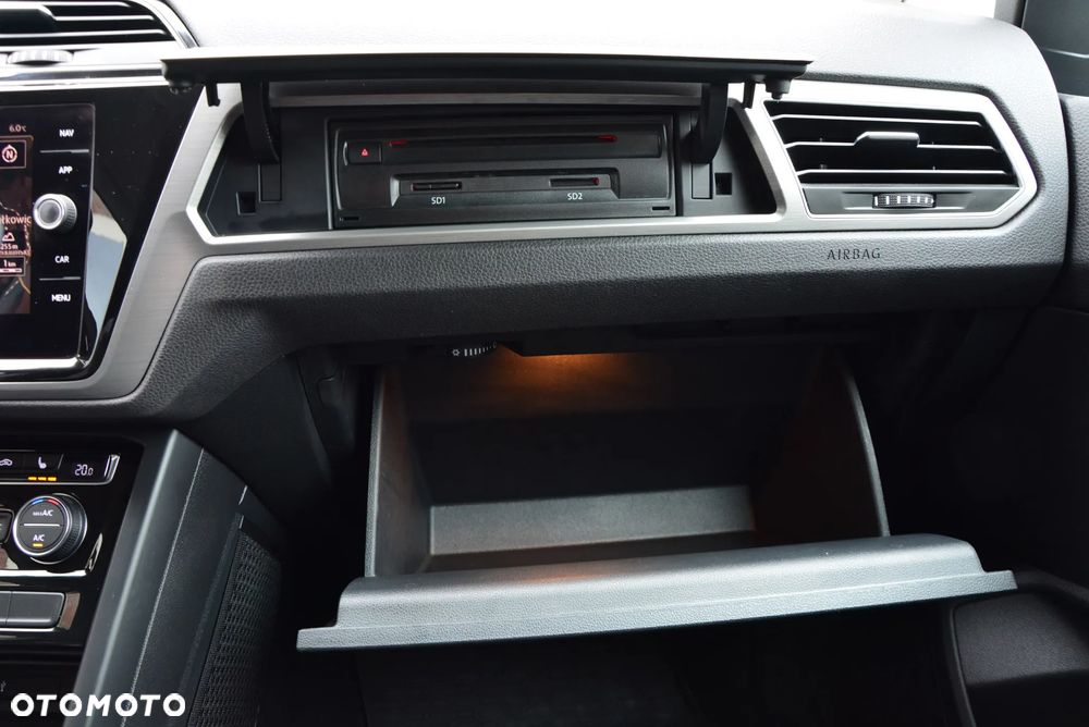 Volkswagen Touran - 26