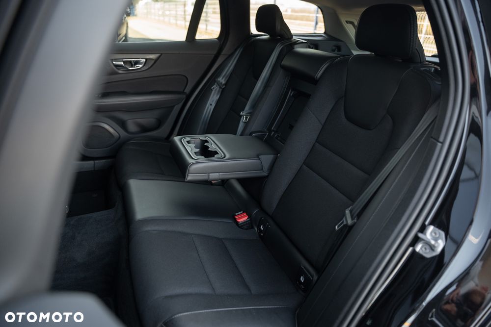 Volvo V60 D3 Drive-E Momentum - 35