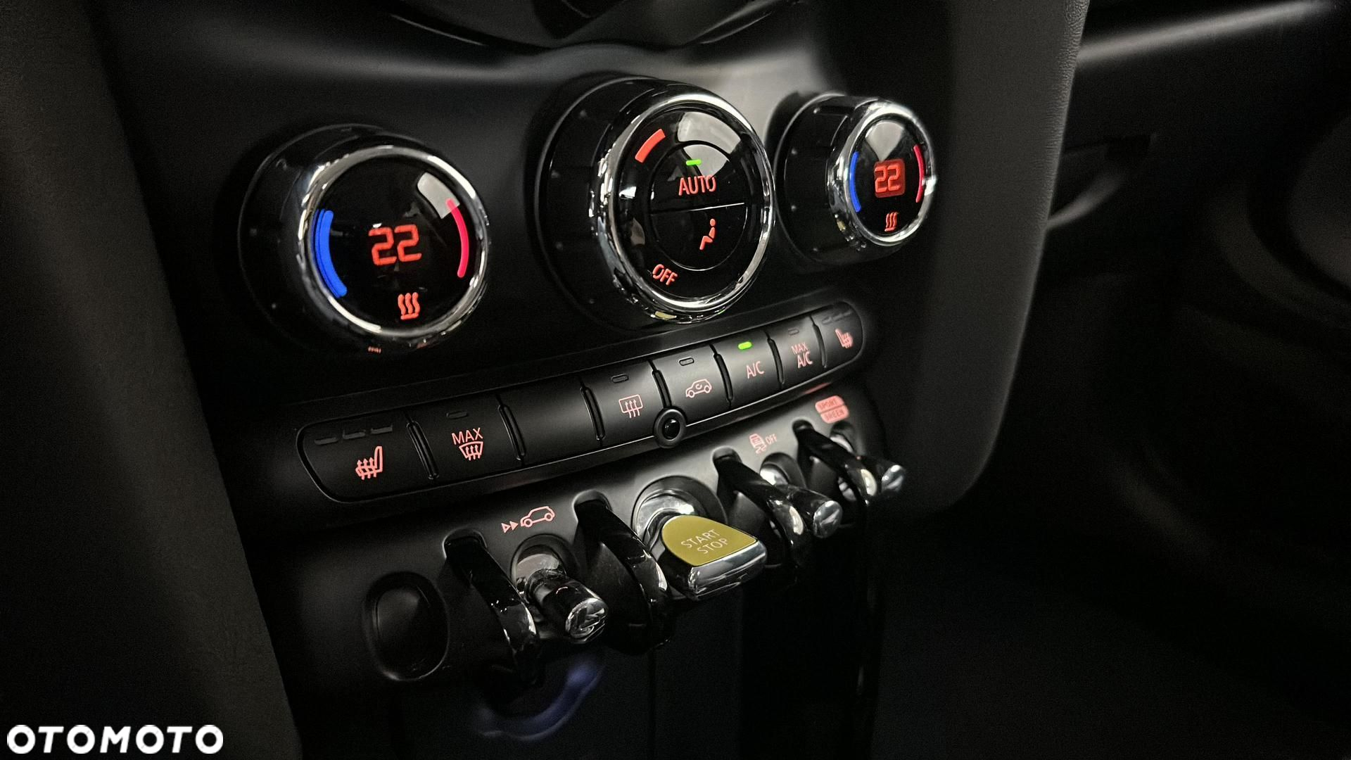 MINI Cooper SE Classic Trim - 25