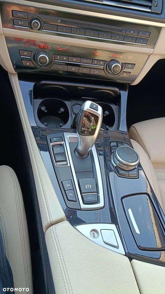 BMW Seria 5 530d xDrive Modern Line - 31