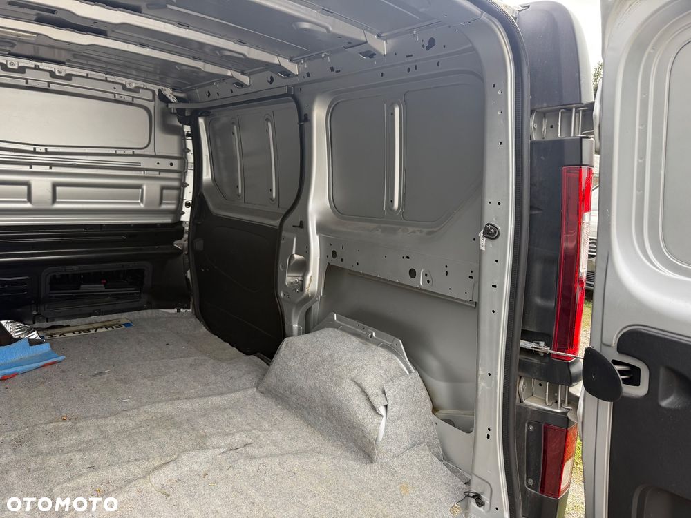 Nissan NV300 - 14