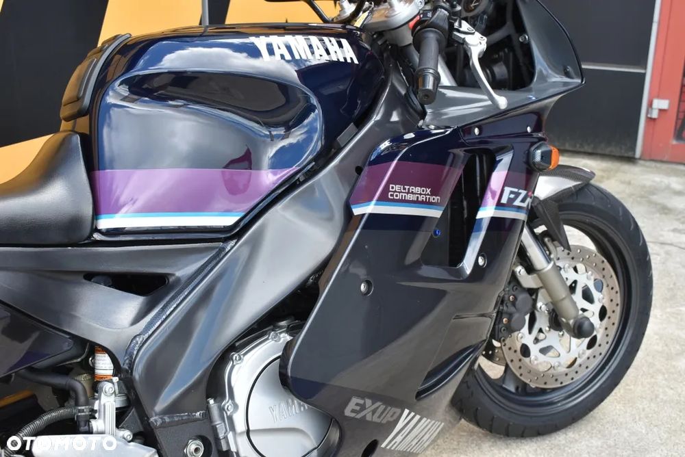 Yamaha FZR - 30