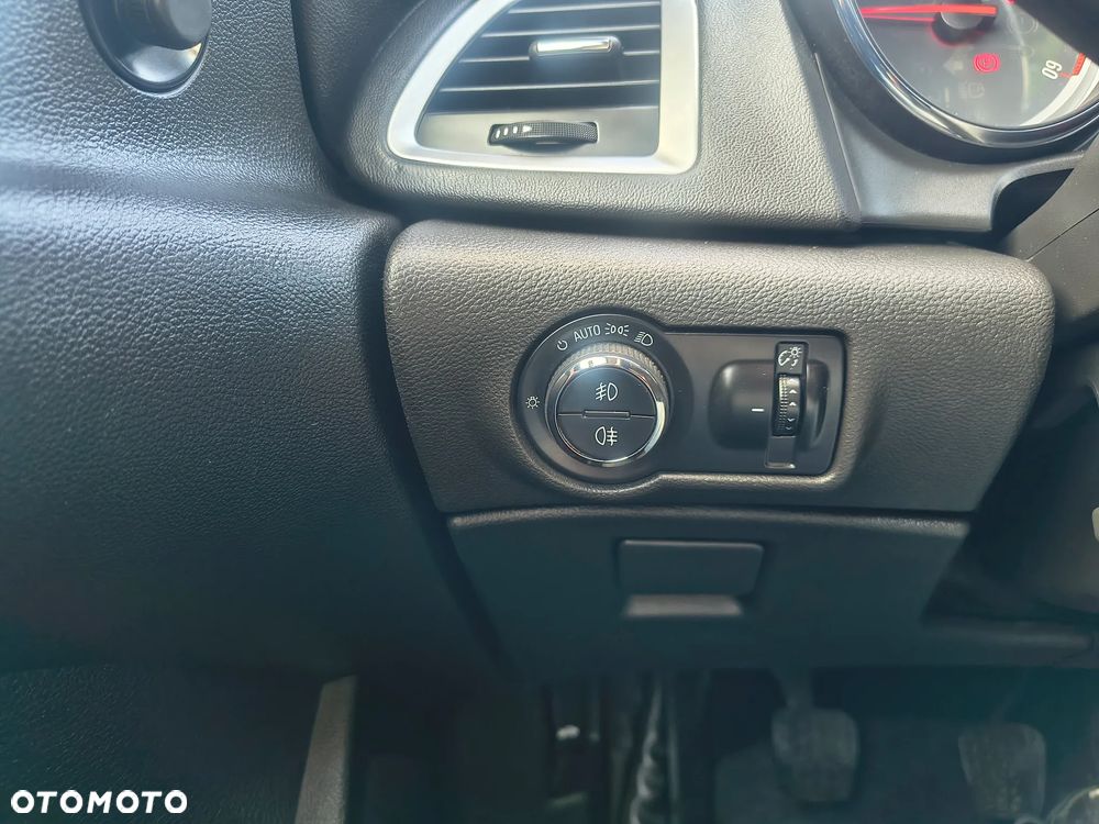 Opel Astra 2.0 CDTI DPF White Edition - 30