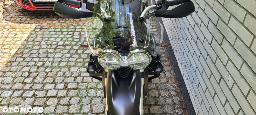 Moto Guzzi V85 - 4