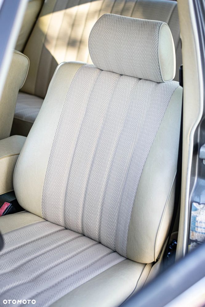 Mercedes-Benz W123 - 30