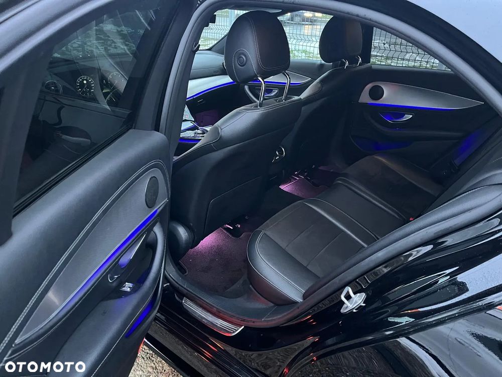 Mercedes-Benz Klasa E 220 d 9G-TRONIC - 22