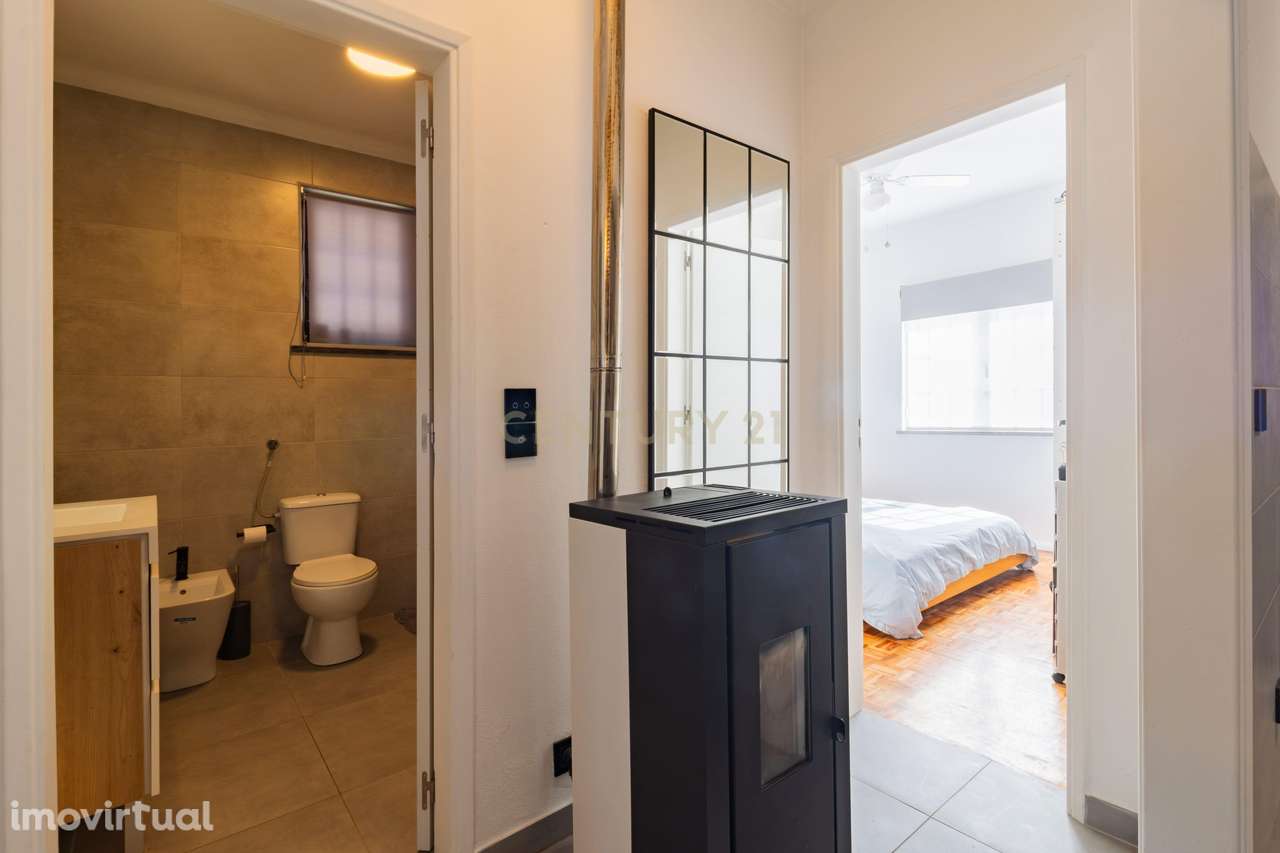 Moradia T2 Totalmente Renovada com Logradouro, Anexos e Vista Campo – - Grande imagem: 5/26