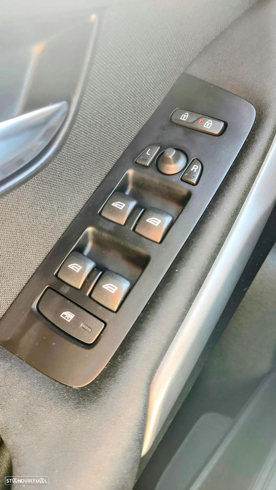 Volvo V40 D2 Kinetic - 16