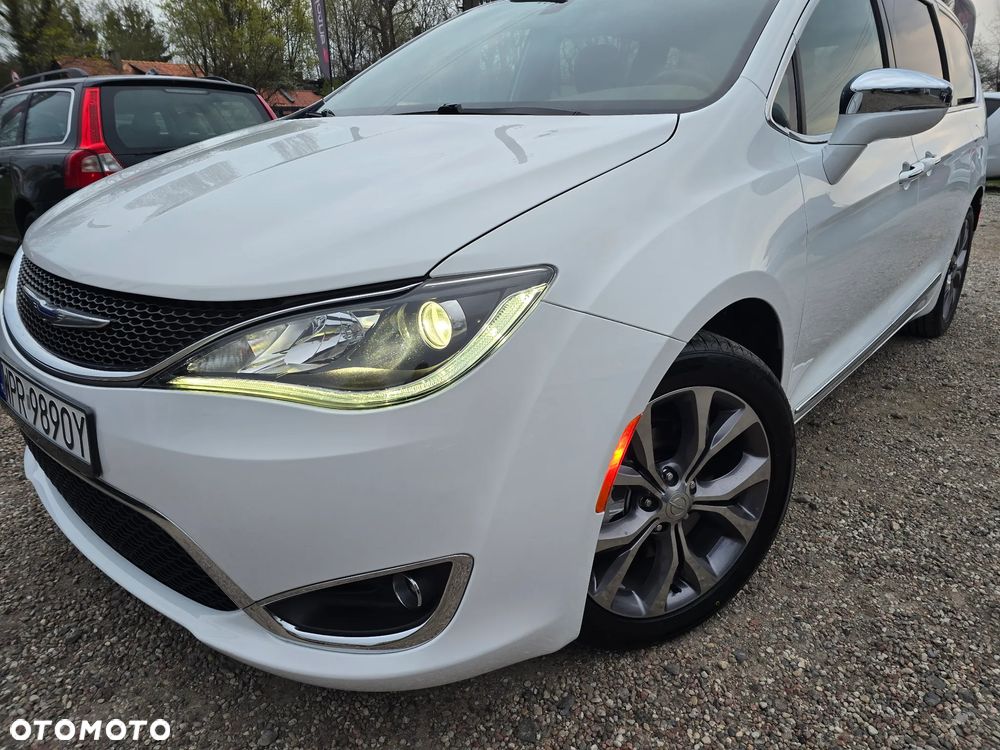 Chrysler Pacifica - 2