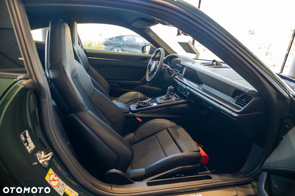 Porsche 911 GT3 Touring PDK - 10