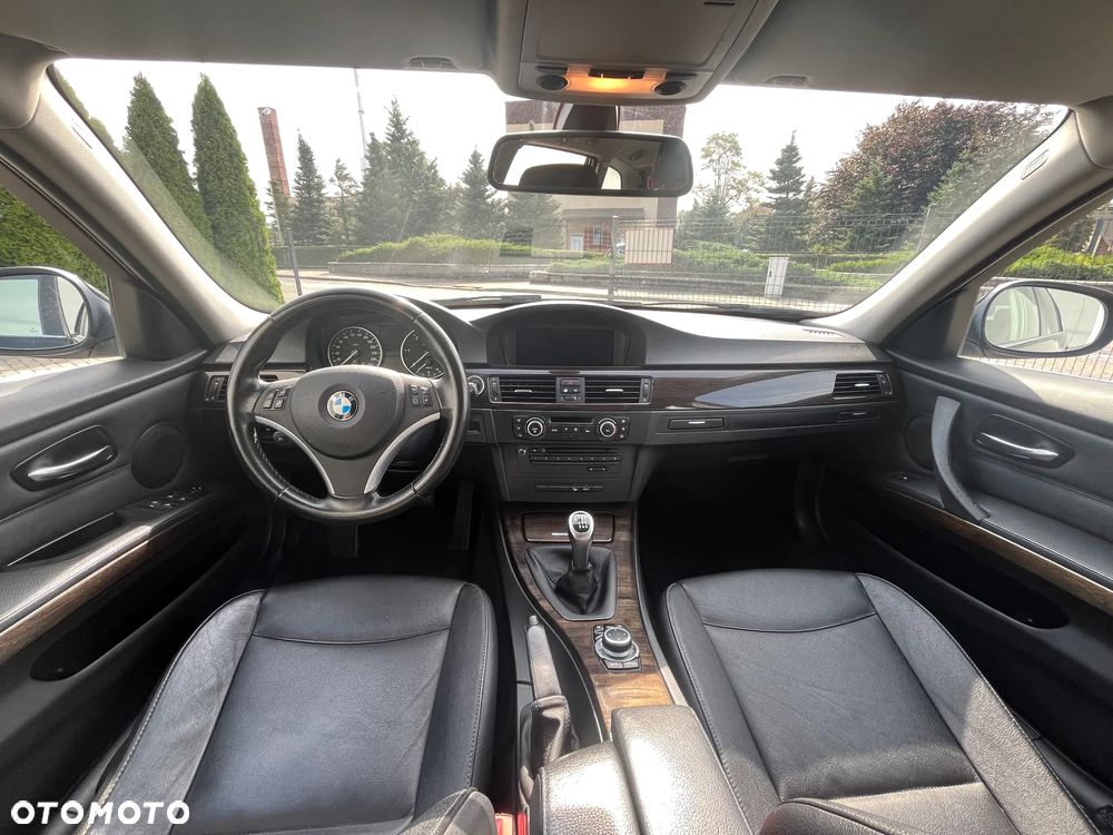 BMW Seria 3 320d xDrive DPF Touring Edition Fleet Exclusive - 28
