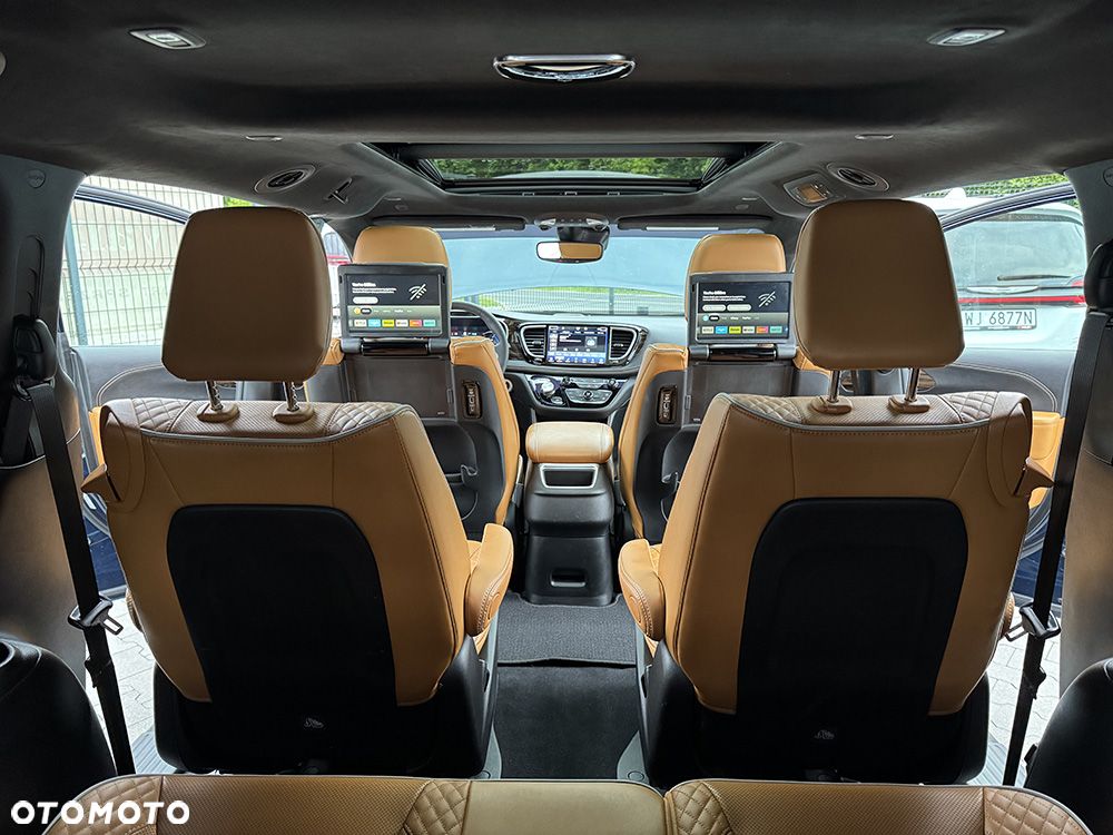 Chrysler Pacifica - 17