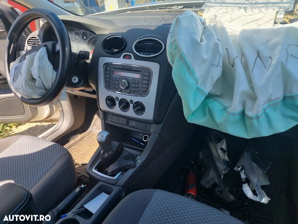 Ford Focus 1.4i Trend - 16