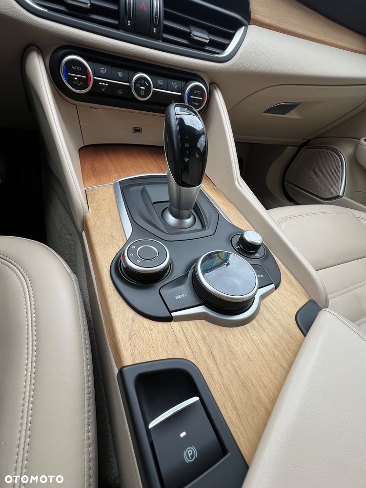 Alfa Romeo Giulia - 19