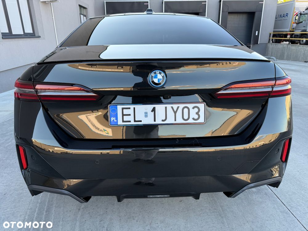 BMW Seria 5 550e xDrive PHEV M Sport - 6