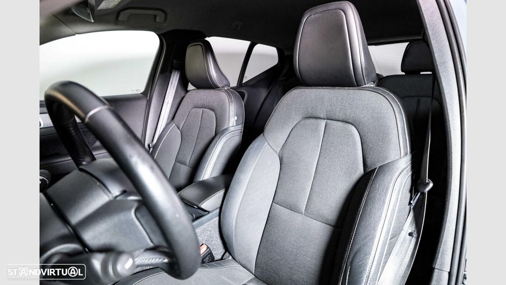 Volvo XC 40 1.5 T3 Momentum Plus - 17