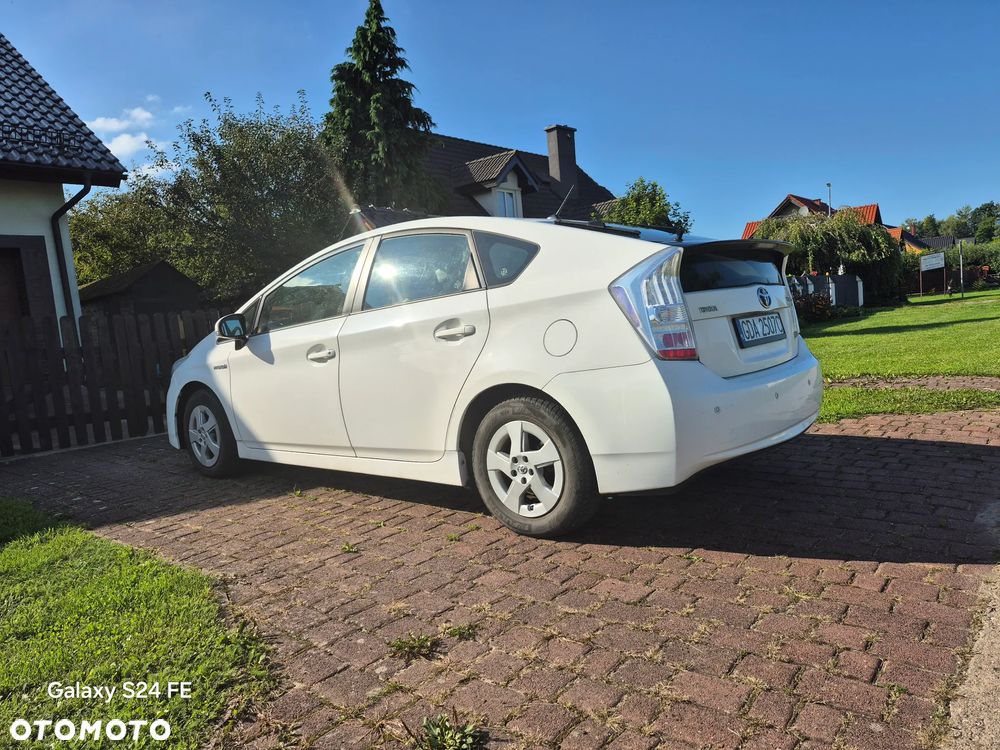 Toyota Prius (Hybrid) - 6
