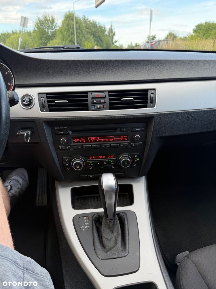 BMW Seria 3 318d DPF Edition Lifestyle - 11