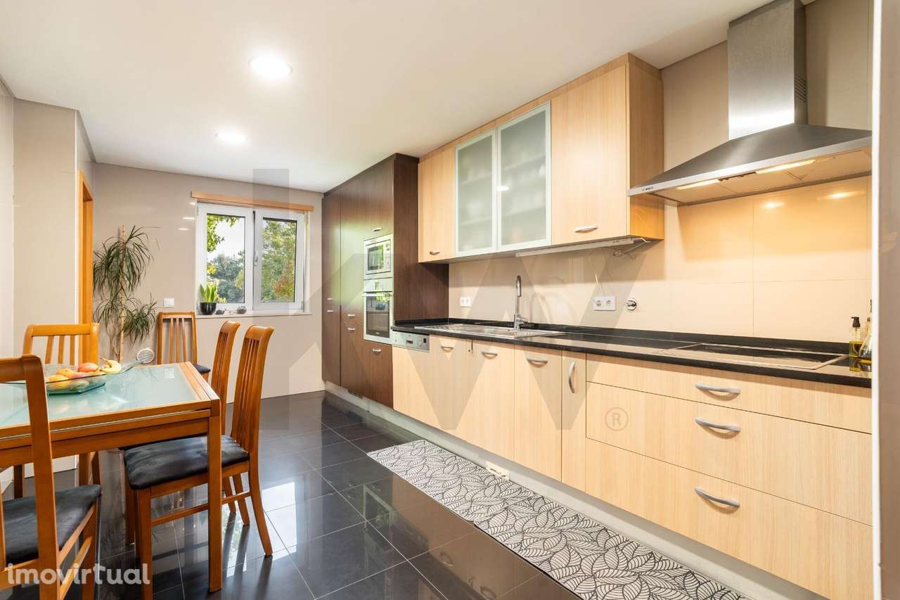 T4 de Luxo com Terraço de 50m2 na Quinta da Portela | Piscina e Confor - Grande imagem: 4/49