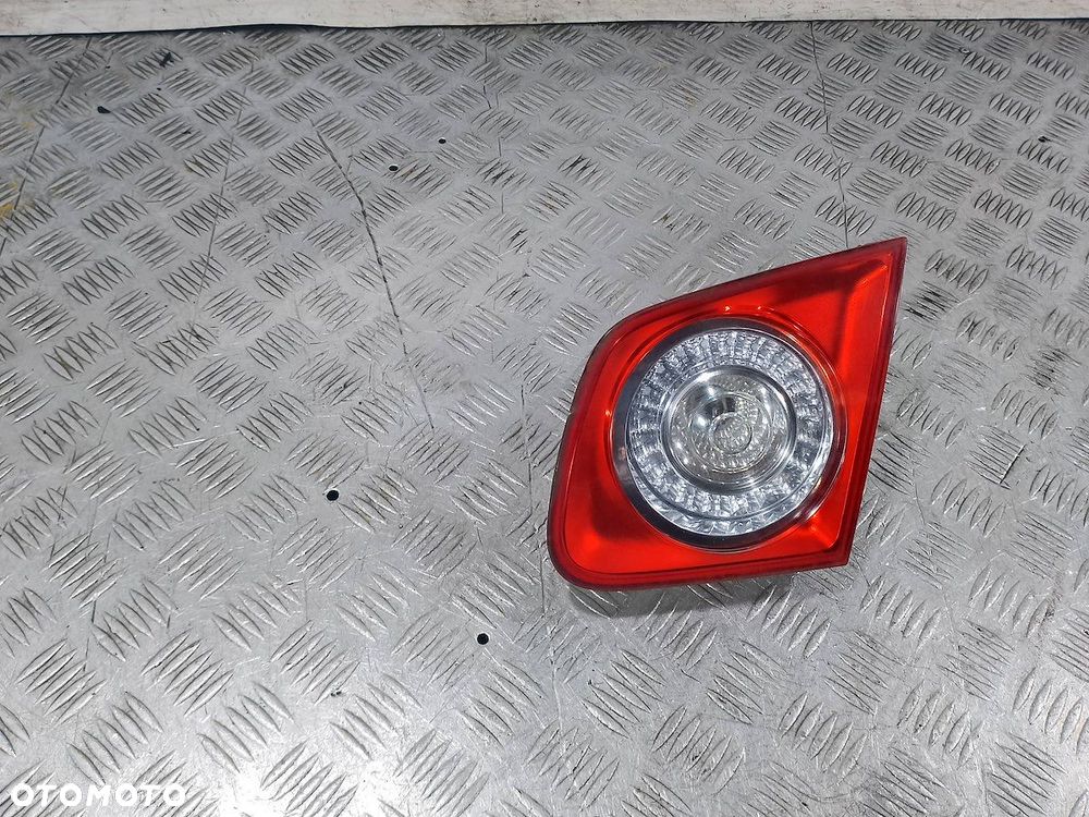 LAMPA TYLNA PRAWA W KLAPE SEDAN - 5