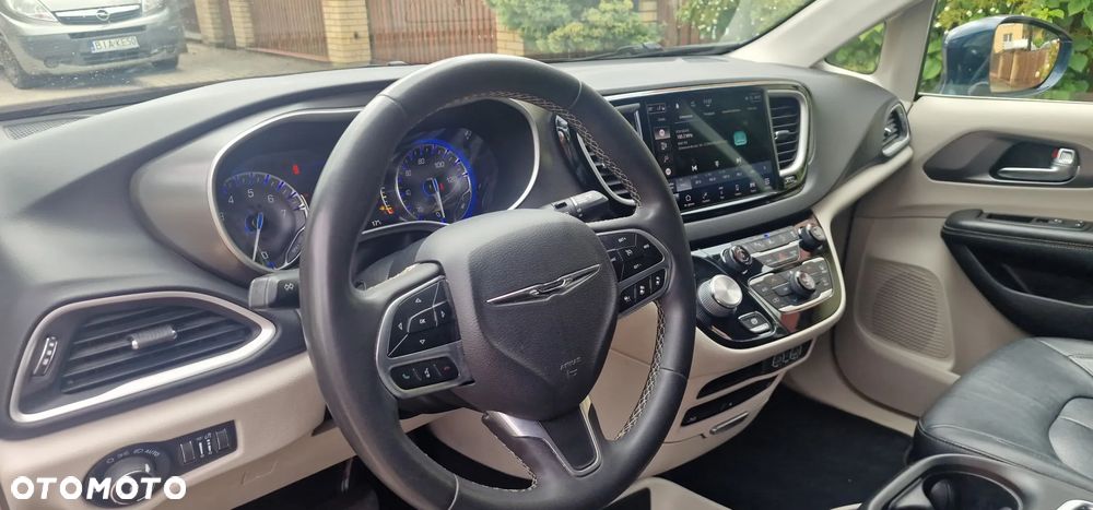 Chrysler Pacifica - 20