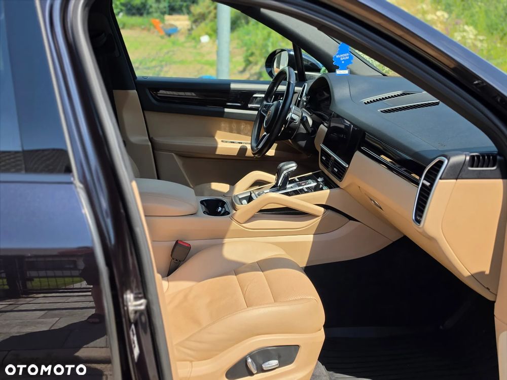 Porsche Cayenne Platinum Edition - 10