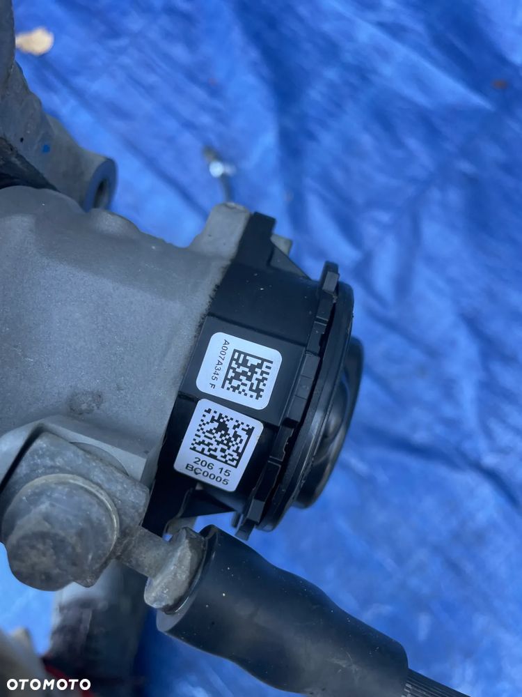 MERCEDES W206 zacisk tył prwy lewy - 6