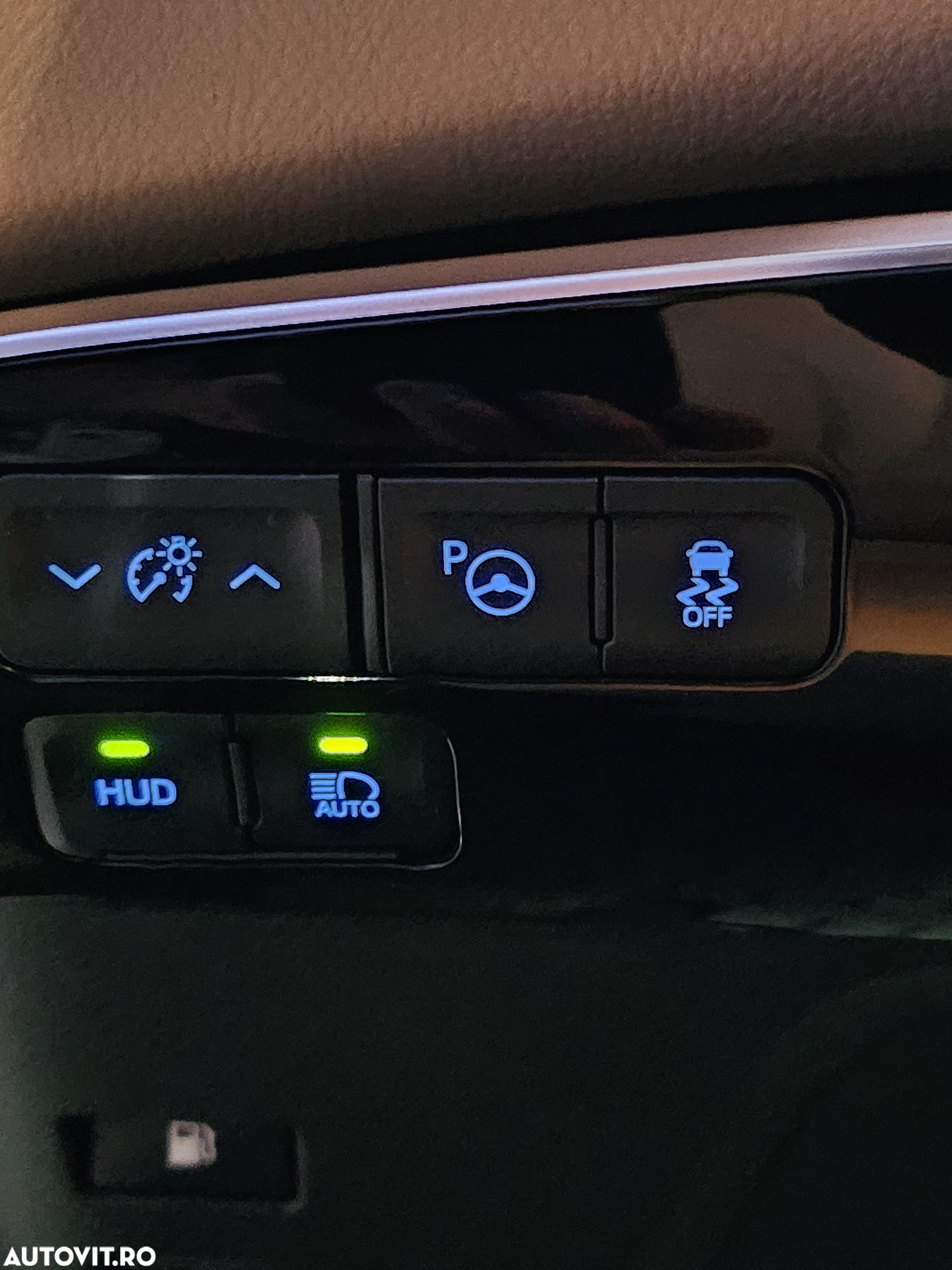 Toyota Prius 1.8 HSD Exclusive Plus - 20