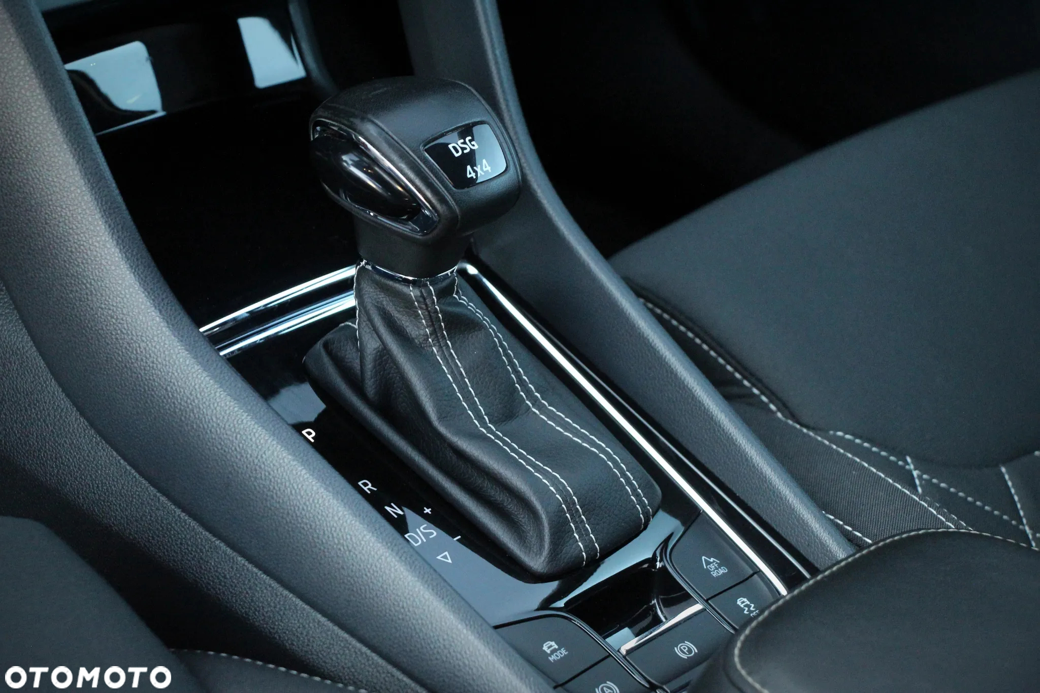 Skoda Karoq 2.0 TSI 4x4 Sportline DSG - 22
