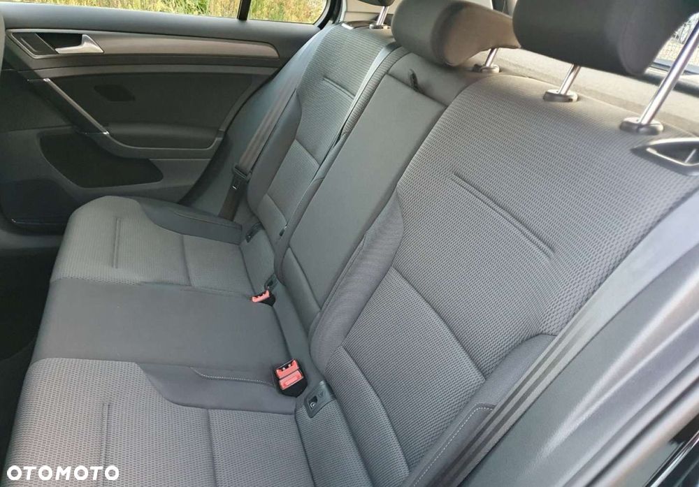 Volkswagen Golf - 25