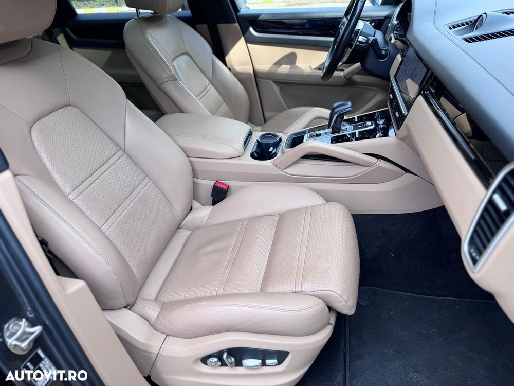 Porsche Cayenne - 9