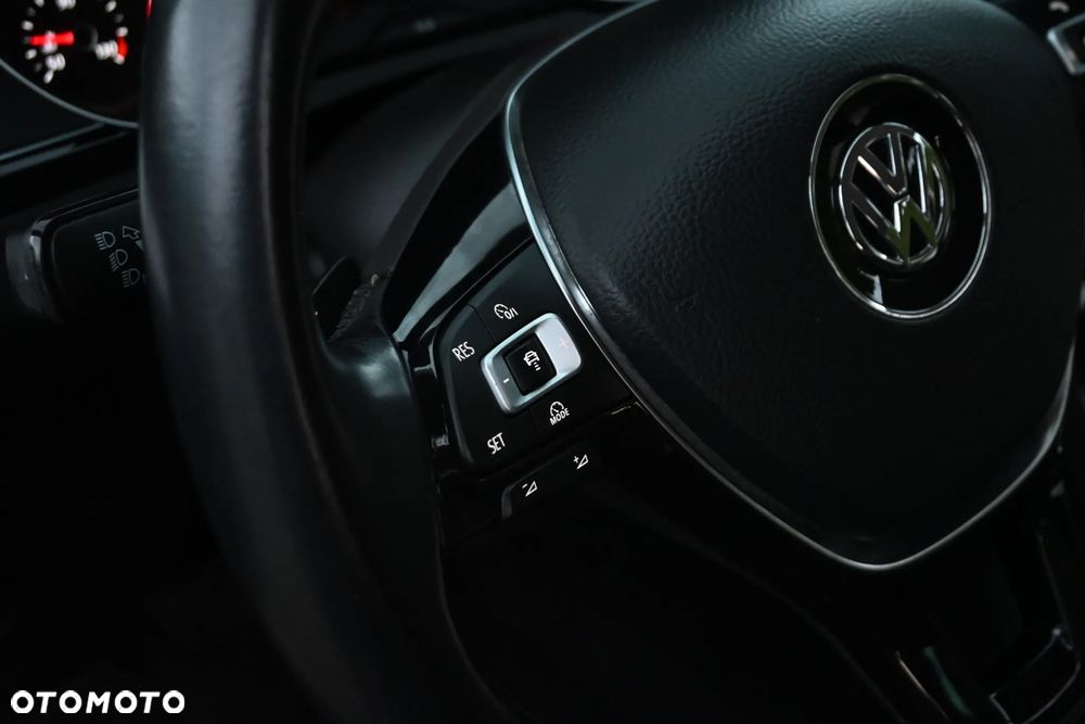 Volkswagen Passat 2.0 TDI SCR DSG Elegance - 32