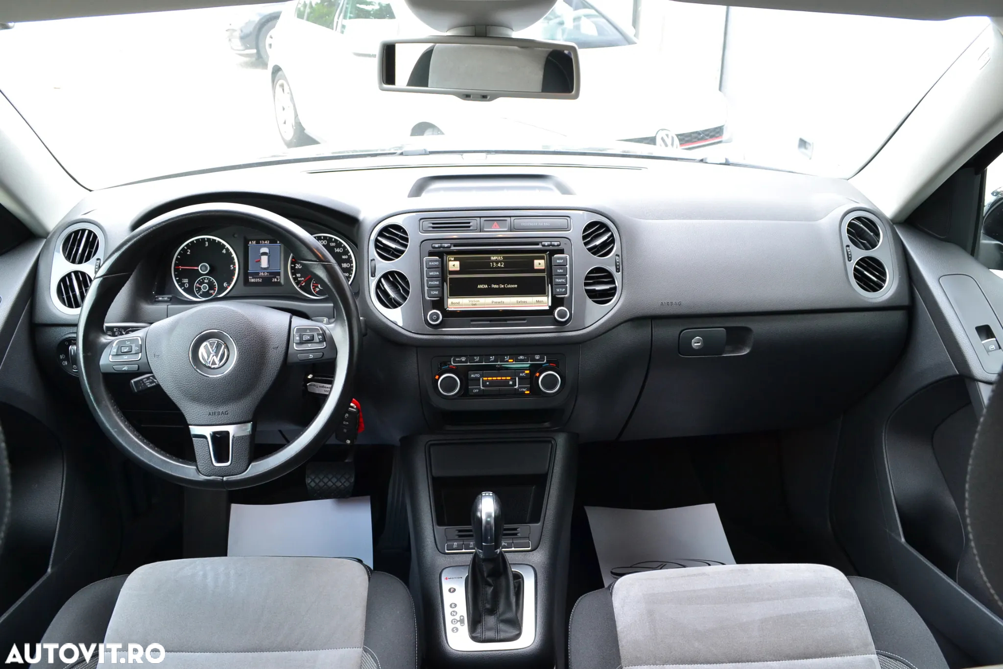 Volkswagen Tiguan 2.0 TDI 4Motion DSG BMT Sport & Style - 32