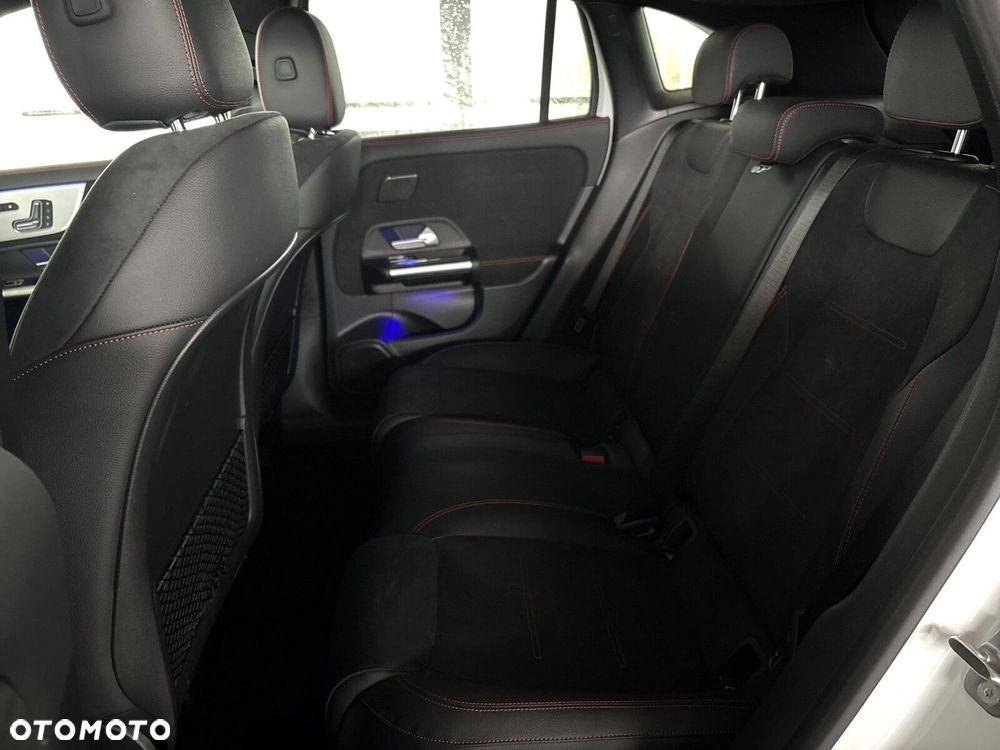 Mercedes-Benz GLA - 21