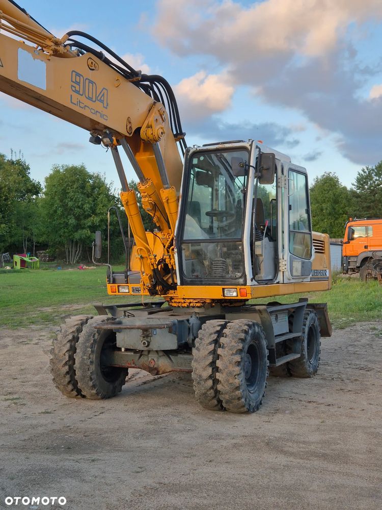 Liebherr A904 - 14