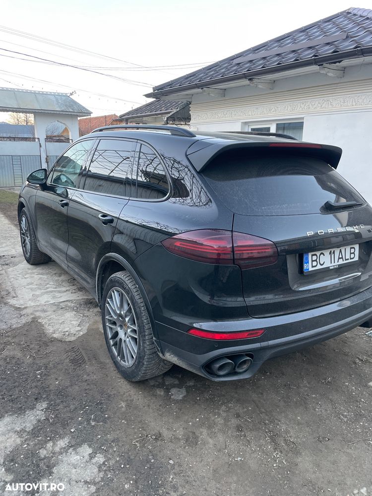 Porsche Cayenne 3.0 L - 4