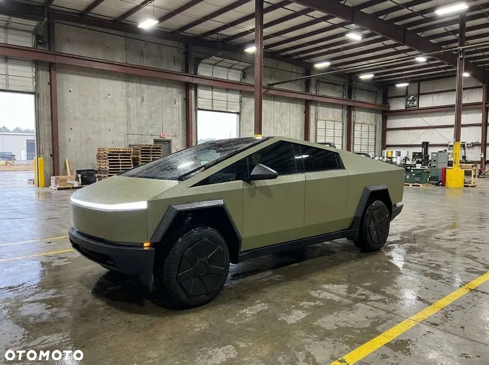 Tesla Cybertruck - 1