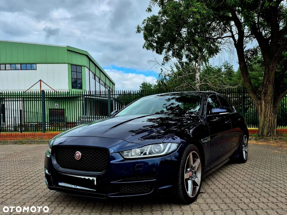 Jaguar XE - 10