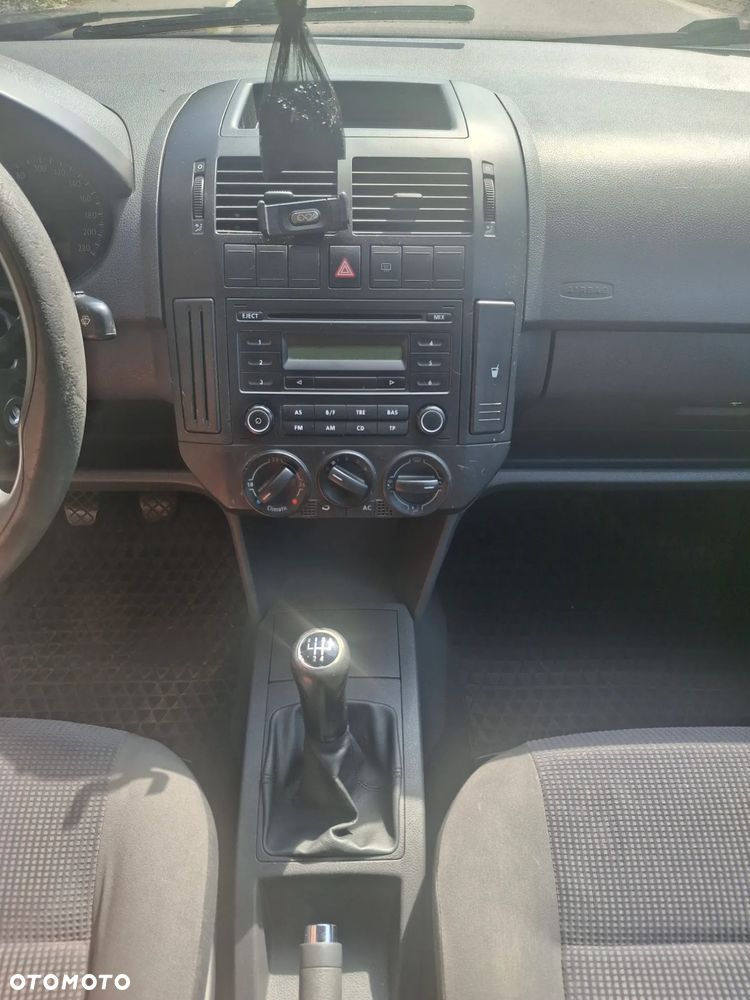 Volkswagen Polo 1.4 16V Comfortline - 16