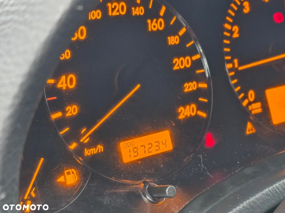 Toyota Avensis 1.8 VVT-i Combi - 38