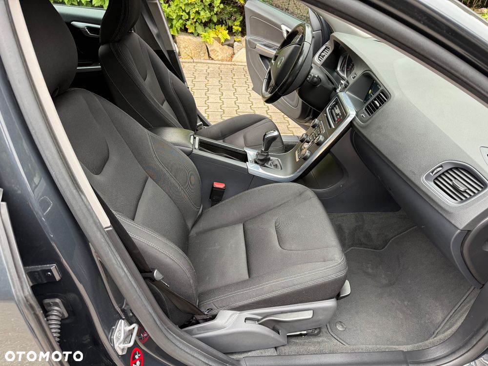 Volvo V60 D2 Momentum - 29