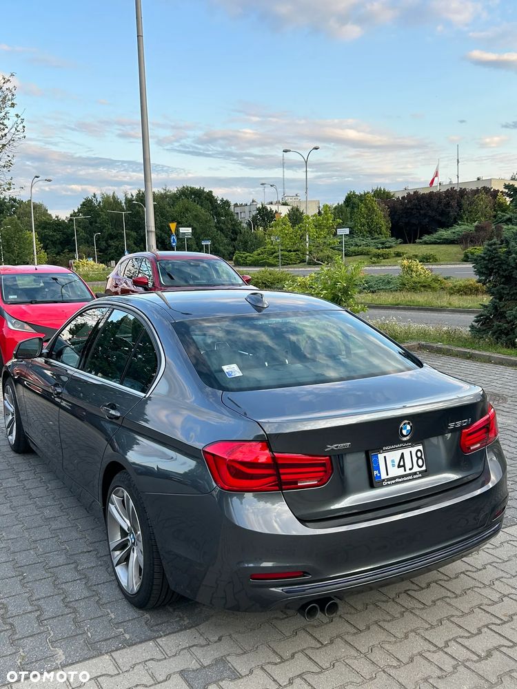 BMW Seria 3 330i xDrive Sport Line - 13