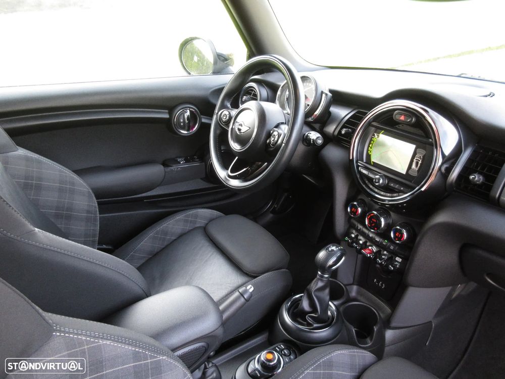 MINI 3 Portas Cooper D Aut. - 29